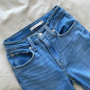 Levi’s Highwaisted Flare Denim